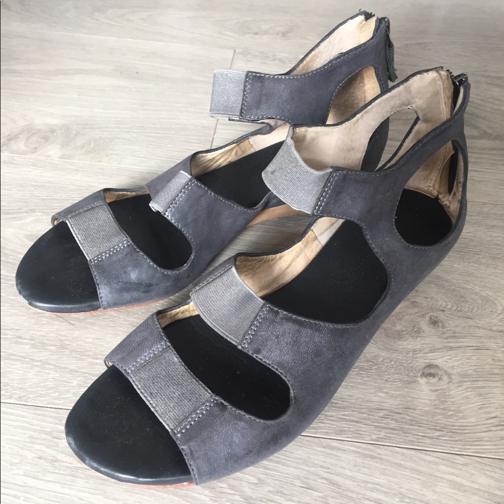 Matt Bernson blue navy leather zipper sandals